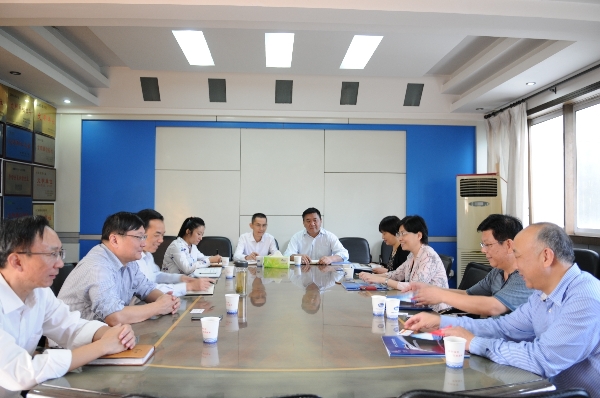蕪湖縣人大常委會(huì)黨組書記、主任楊文玲一行來舜龍公司調(diào)研